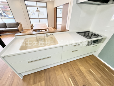 【キッチン】 | 藤枝市藤岡4丁目 中古戸建て | 広々としたキッチンです