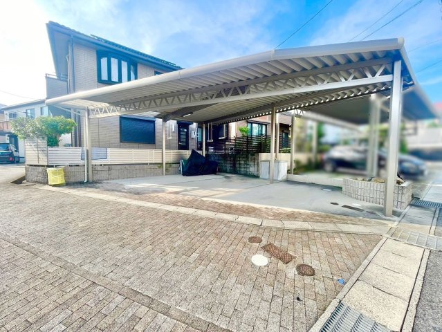 愛知郡東郷町和合ケ丘二丁目戸建の駐車場