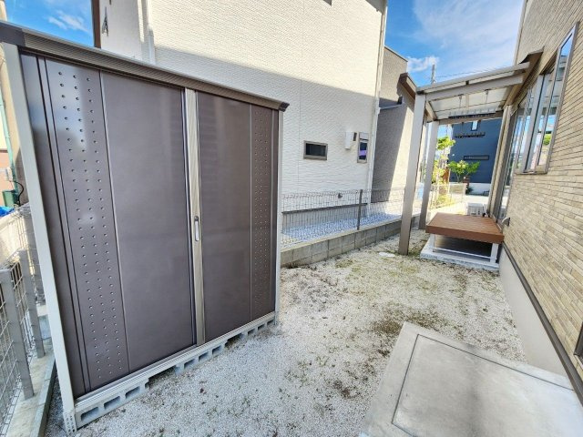 【庭】 | 宗像市田熊２丁目　戸建て | 広すぎずちょうど良いスペースのお庭。ガーデニングなどは充分楽しめます。あると嬉しい物置き付きです♪