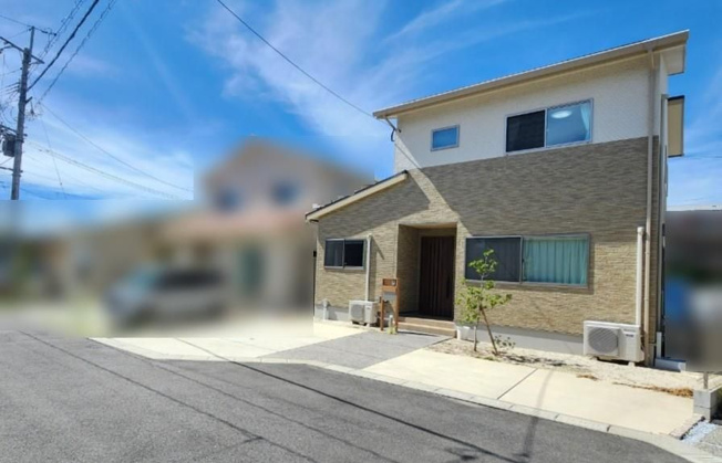 【外観】 | 宗像市田熊２丁目　戸建て | 築約2年の新しさが何と言っても魅力！ 東郷駅まで徒歩12分、小学校も近いので子育て中のファミリーにおススメです！