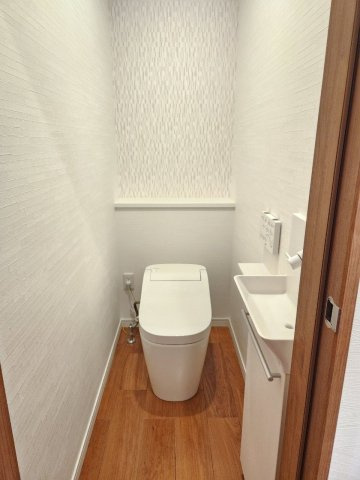 【トイレ】 | 宗像市田熊２丁目　戸建て | お掃除がしやすいタンクレストイレです♪