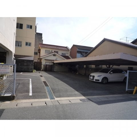 岐阜市柳川町の駐車場