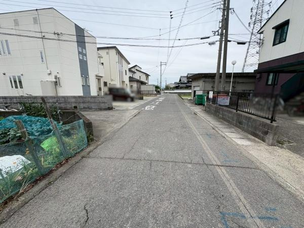 紀の川市西井阪　中古戸建の前面道路含む現地写真
