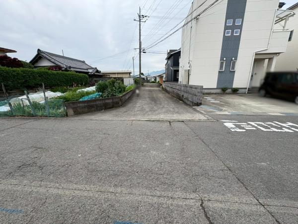 紀の川市西井阪　中古戸建の前面道路含む現地写真