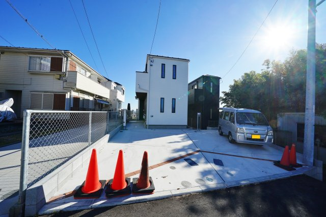 【横浜市保土ケ谷区仏向西8-43全2棟新築戸建て】★仲介手数料無料★の外観