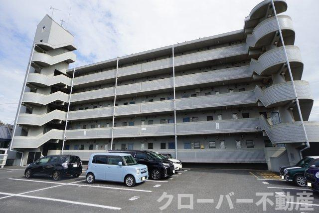 アイネスト宇多津の駐車場