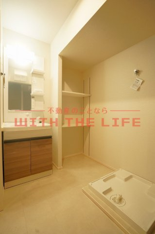 RESIDENCE（レジデンス）花畑【10,000円キャッシュバック対象物件】の洗面所|明るい洗面所です