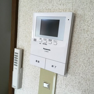 【セキュリティ】 | コスモシャトー原Ⅱ | ＴVドアホンで訪問者の確認もでき、安心です。