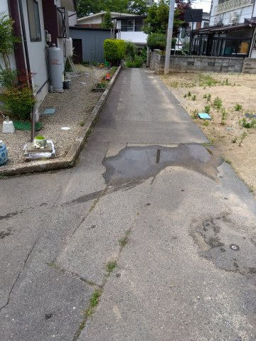米沢市東２丁目　売地の周辺|前面道路は二項道路です。