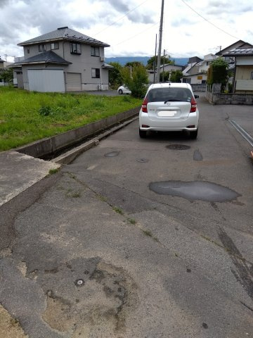 米沢市東２丁目　売地の周辺|南側に伸びる道路です。