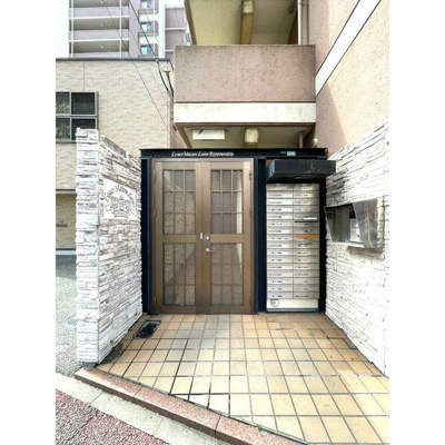 【エントランス】 | ルエメゾンロワール六本松　仲介手数料０円！初期費用が安い！