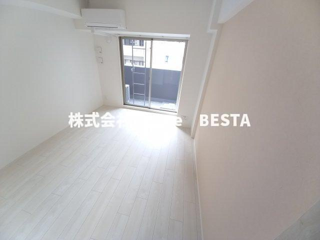 CREST TAPP 神戸湊町 NOIRの寝室