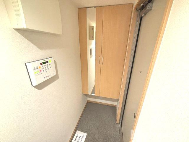 メゾン東雲の玄関
