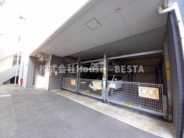 プレサンス神戸ティアラの駐車場