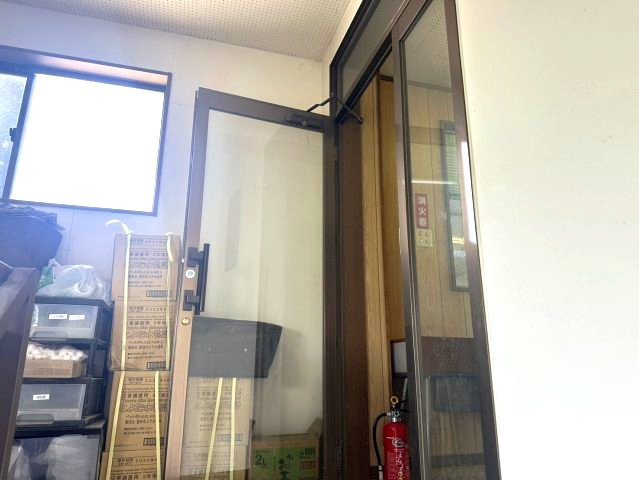 河合町2丁目貸事務所の玄関