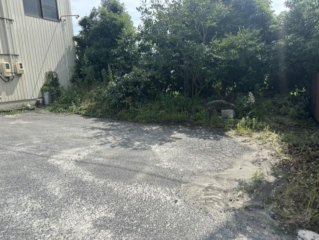 河合町2丁目貸事務所の駐車場