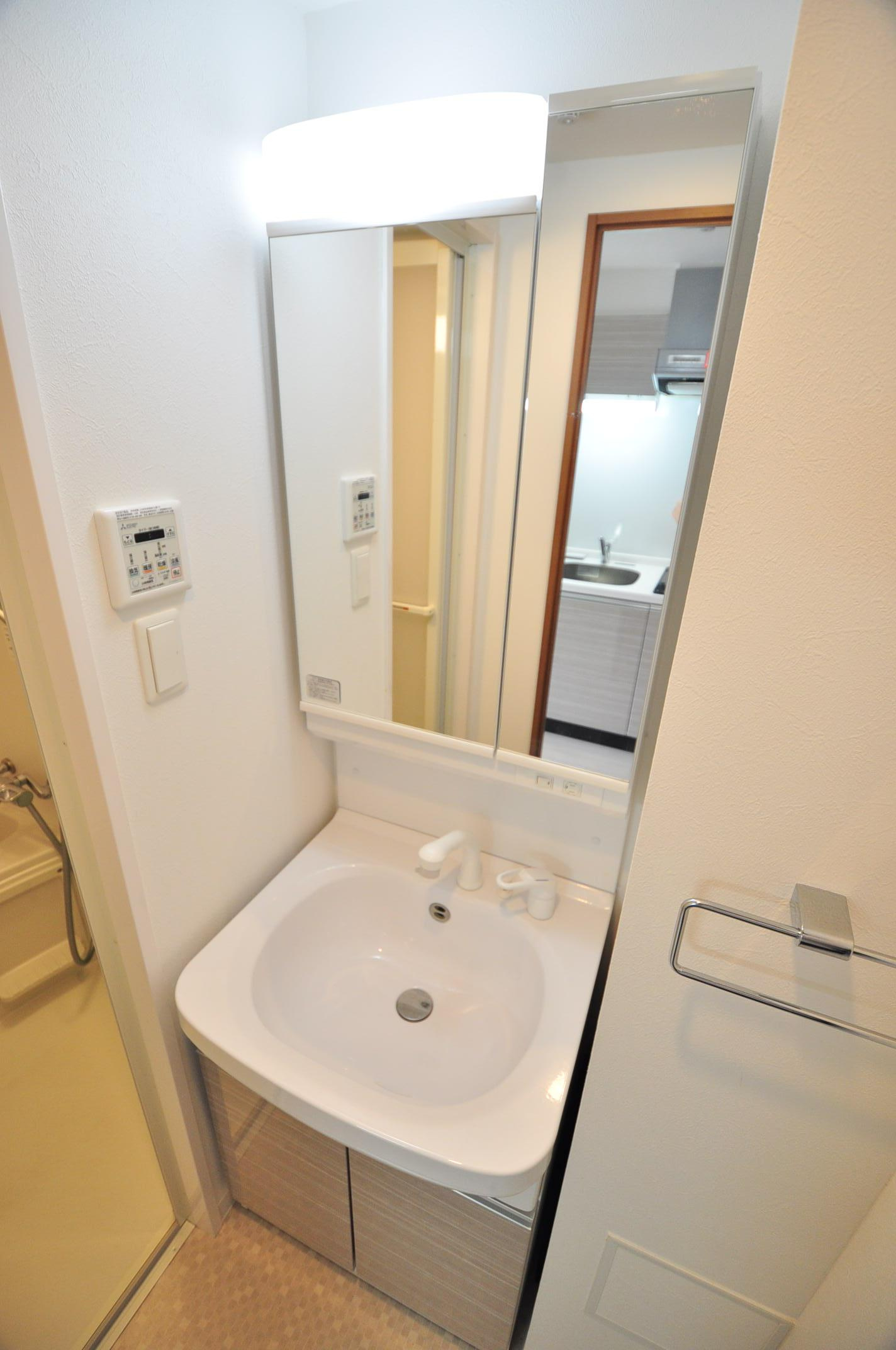 大阪市都島区高倉町３丁目の賃貸マンションの洗面所