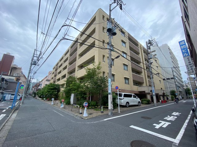 デュオスカーラ新宿の外観