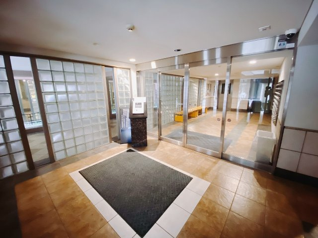 デュオスカーラ新宿のエントランス