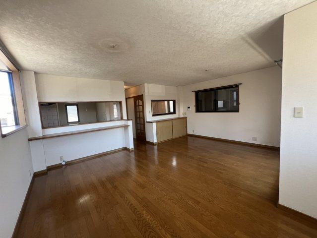 和歌山市湊北町２丁目・中古戸建・54596の居間・リビング