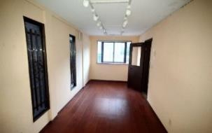 代官山駅前商業ビルの内装