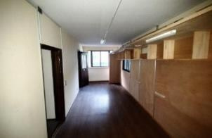 代官山駅前商業ビルの内装