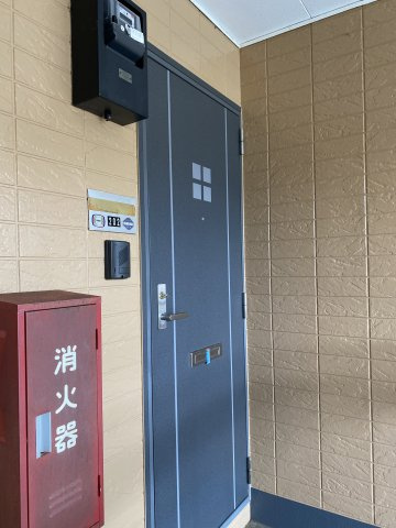 メゾン恋路Aの玄関