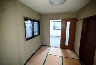 代官山駅前商業ビルの内装