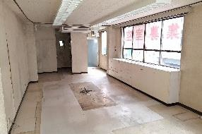 麹町駅前商業ビルの内装