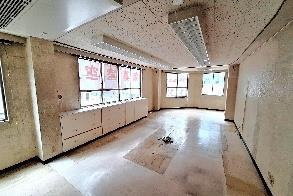 麹町駅前商業ビルの内装