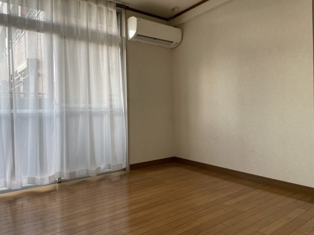 栄ハイツの居間・リビング