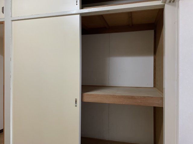 栄ハイツの収納