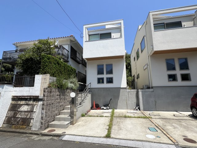 オーシャンビュー！2025年6月リフォーム完成予定の富士山も見える！築浅戸建の外観