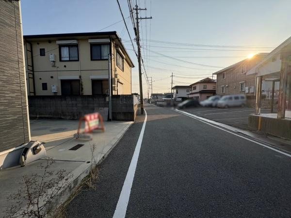 和歌山市園部　中古戸建の前面道路含む現地写真