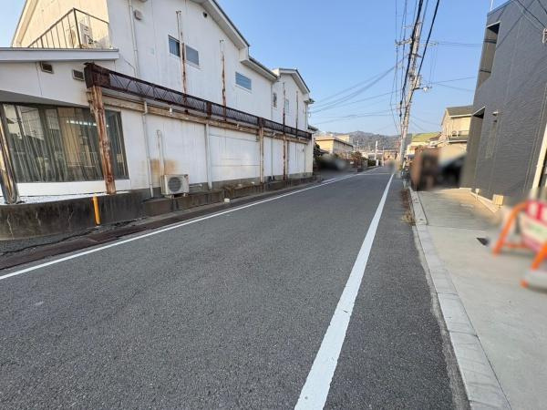 和歌山市園部　中古戸建の前面道路含む現地写真