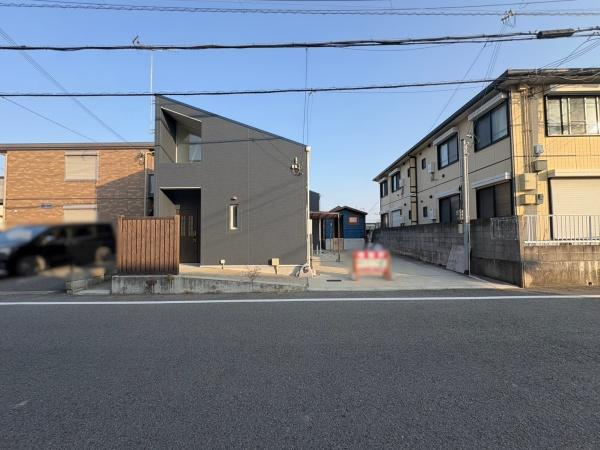 和歌山市園部　中古戸建の前面道路含む現地写真