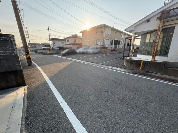 和歌山市園部　中古戸建の前面道路含む現地写真
