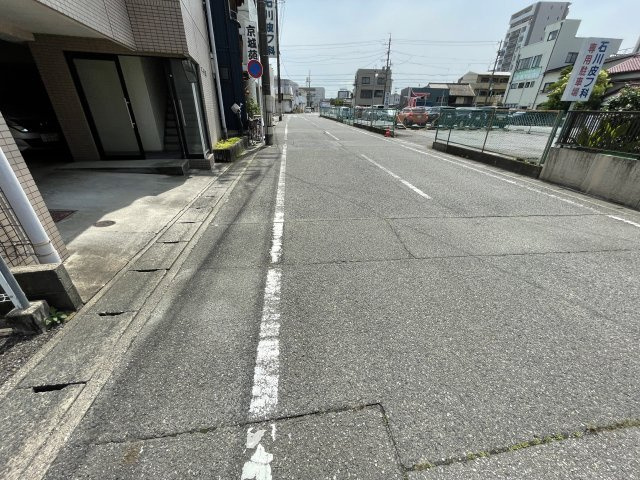 フラン・ベルの周辺