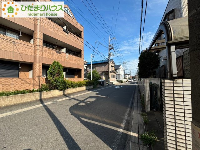 西区三橋5丁目　中古一戸建ての前面道路含む現地写真