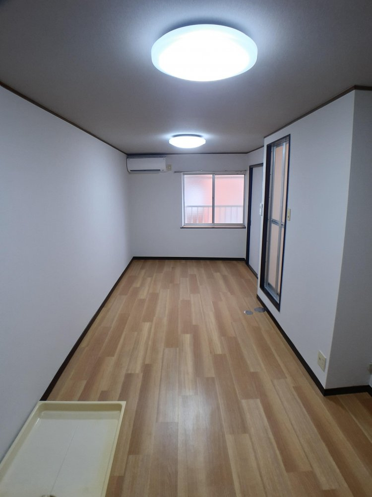 天本アパートの居間・リビング