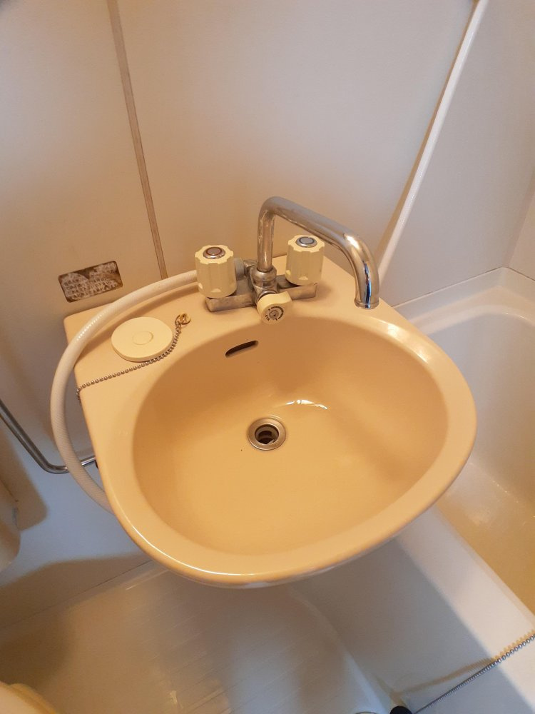 天本アパートの洗面所