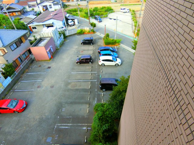 セルサス和泉の駐車場