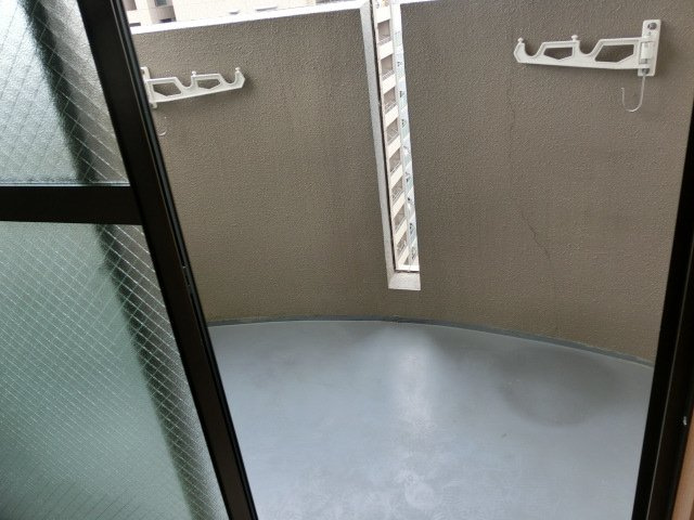 大阪市中央区材木町の賃貸マンションのバルコニー