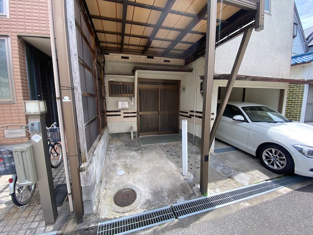 山本北貸家のエントランス