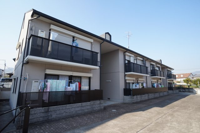 シャルマン逆瀬川B棟の外観
