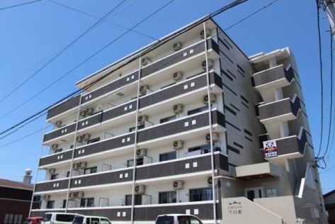 都城市下川東１丁目のビルの外観