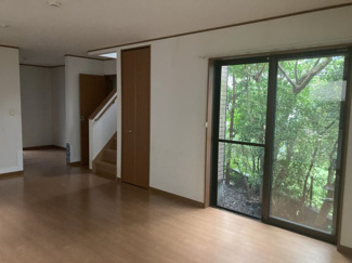 【居間・リビング】 | 埼玉県さいたま市大宮区戸建 | テラス付きのリビング