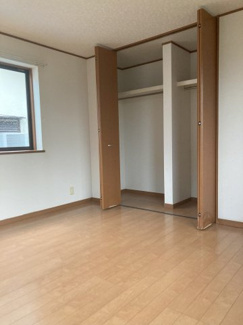 【洋室】 | 埼玉県さいたま市大宮区戸建 | 2階にある、2面クローゼット・バルコニー付きの洋室です。