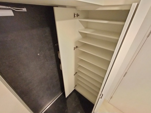 神戸市兵庫区西多聞通１丁目の賃貸マンションの外観|シューズボックス付き