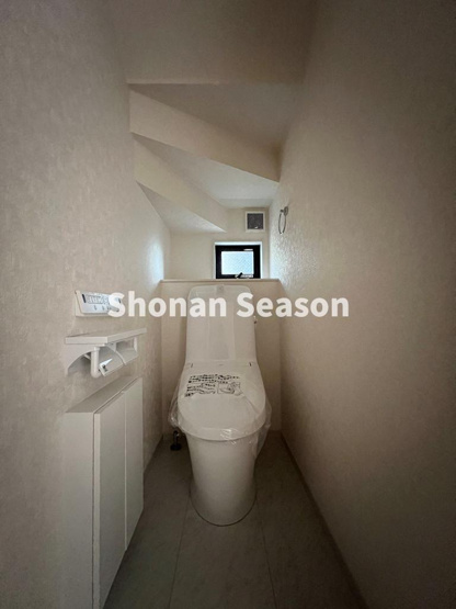 【トイレ】 | 暖かな便座でカバー要らず！お掃除もサッと拭けて衛生的な「温水洗浄便座」を各階にご用意しております。